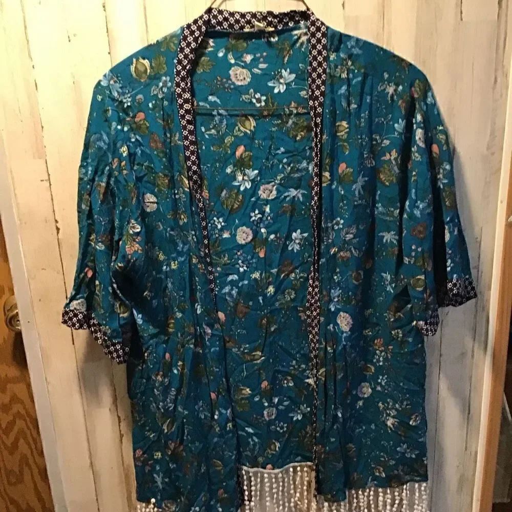 Blouse/shawl by KORI￼ Size medium